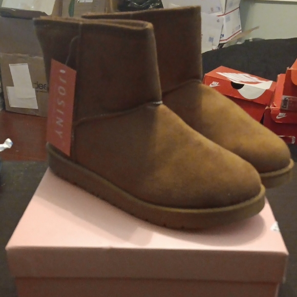 josiny Shoes - Josiny Brown Boots With Fur Womens SZ 7 NWT & BOX